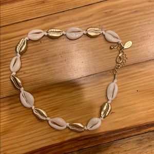 Loft cowrie shell necklace